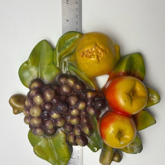 Beautiful 1950s chalkware assorted fruits wall hanging from Devon Ware - Picture 9 of 9